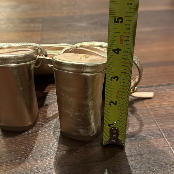 Ottod’Ame NWT Gold Strappy Sandal with Block Heel. - Picture 4 of 9